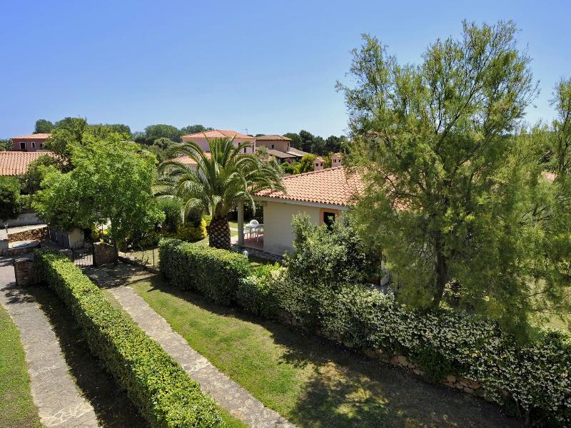 Residence Le Canne Сан Теодоро Екстериор снимка