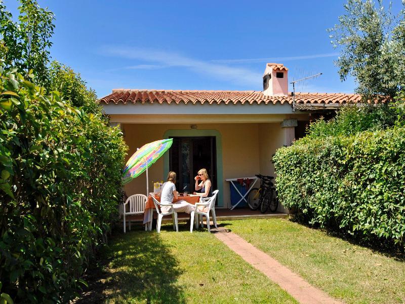 Residence Le Canne Сан Теодоро Екстериор снимка