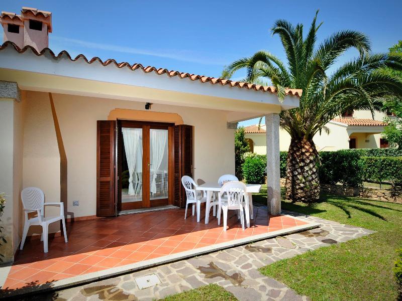 Residence Le Canne Сан Теодоро Екстериор снимка