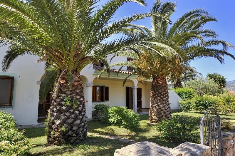 Residence Le Canne Сан Теодоро Екстериор снимка