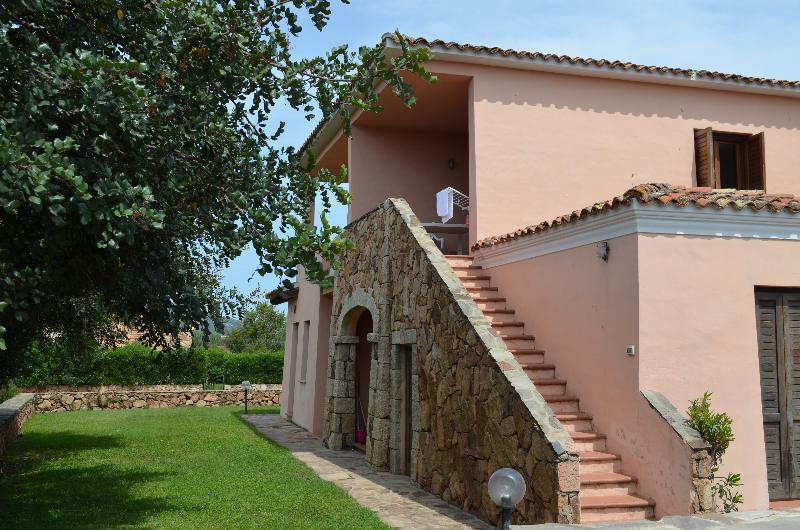 Residence Le Canne Сан Теодоро Екстериор снимка