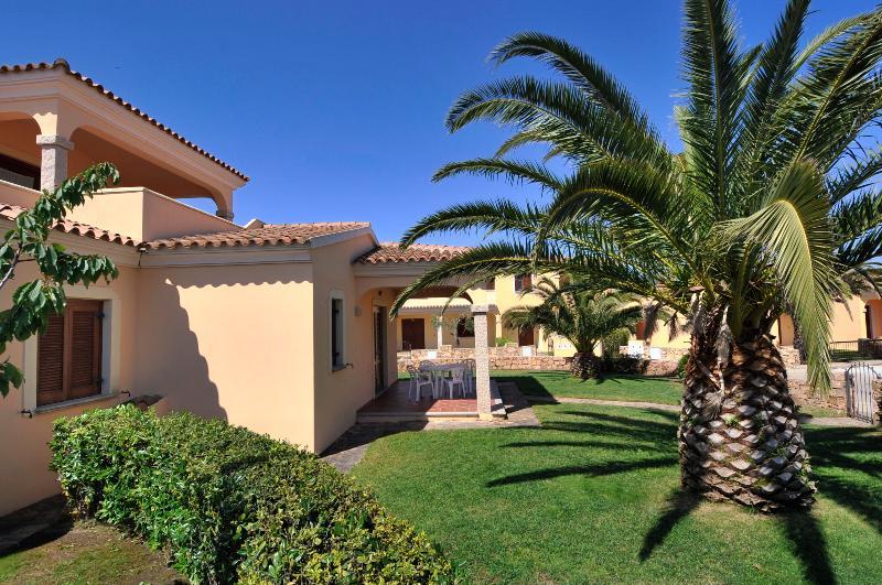 Residence Le Canne Сан Теодоро Екстериор снимка